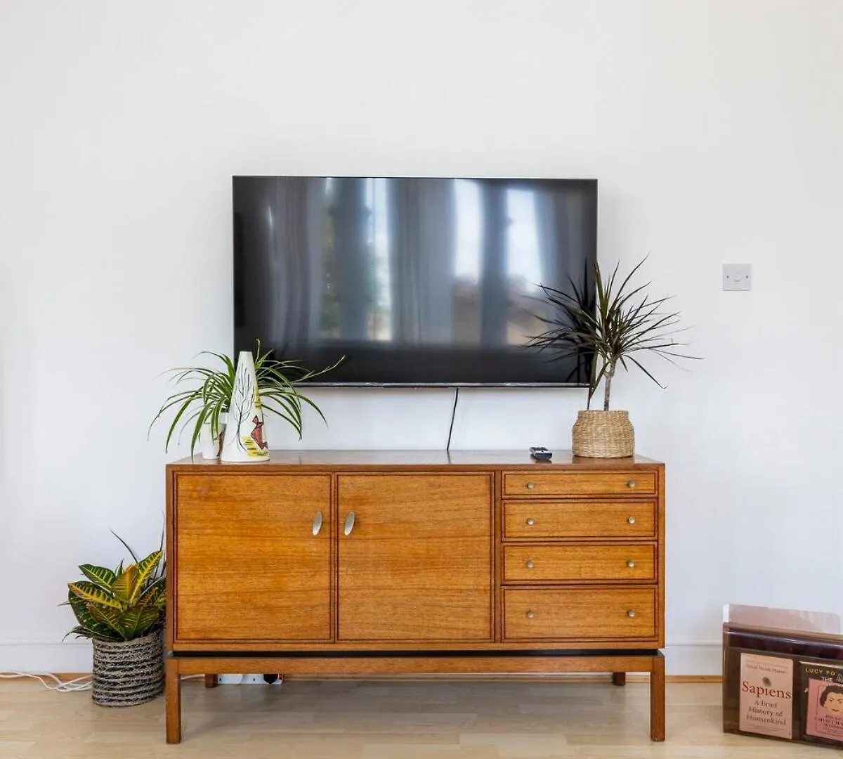 Gracefully Chic And Undeniably Beautiful Apartment-Sustainable Living London
